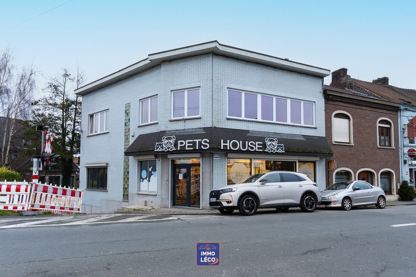 Surface commerciale de +/- 70m² dans une rue fréquentée à la Gare d'Herseaux ! 