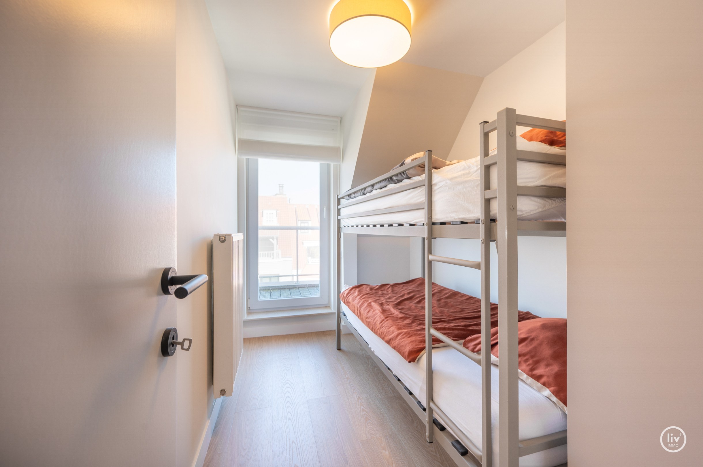 Spacieux duplex avec 3 chambres dans un emplacement de premier choix sur la Van Bunnenvaan à Knokke. 