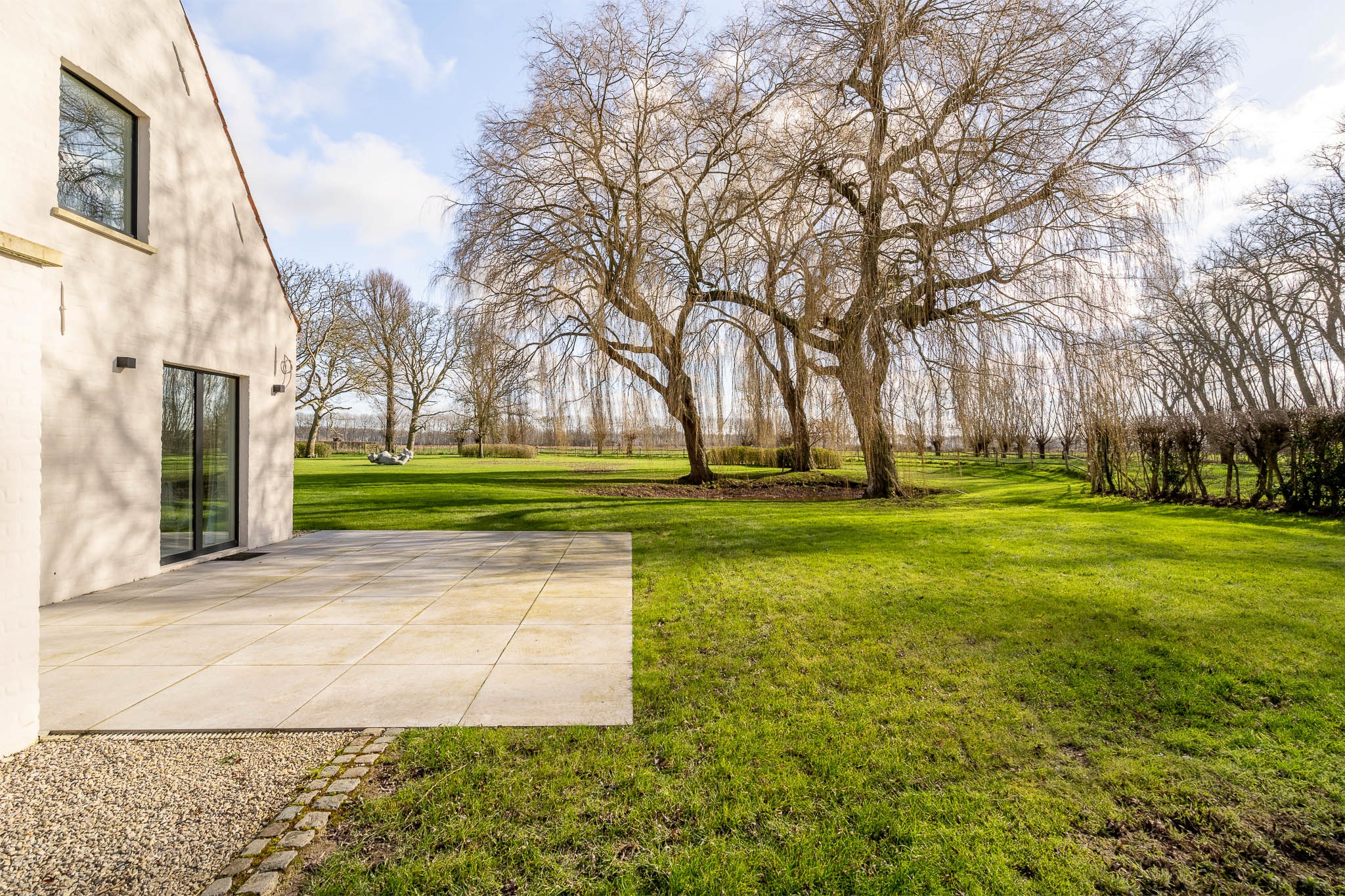 Uitzonderlijk gerenoveerde Hoeve met bijhuis op een domein van 1,5 hectare 