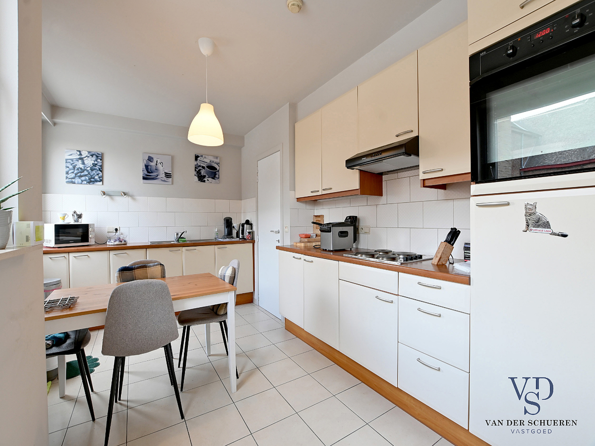 Tijdloos, ruim 1-slpk-appartement mét garagebox te centrum Gavere 