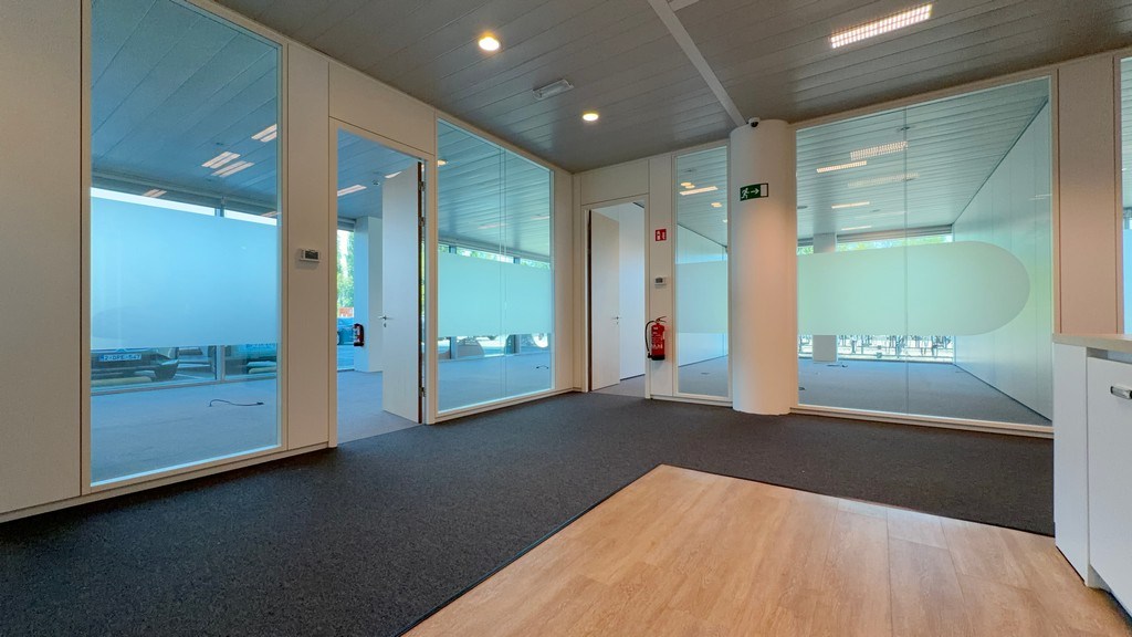 Instapklaar kantoorgelijkvloers te huur in Blue Towers in Gent