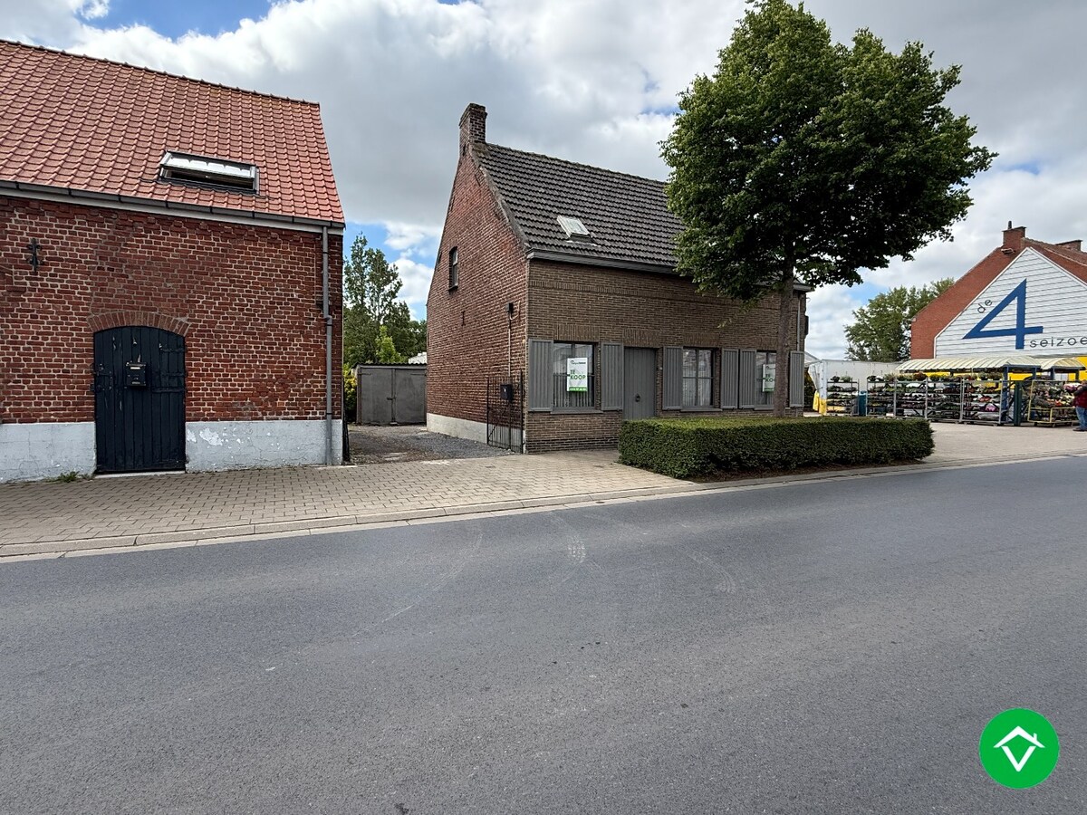 Ruime woning met 5 slaapkamers, garage en diepe tuin te Houthulst 