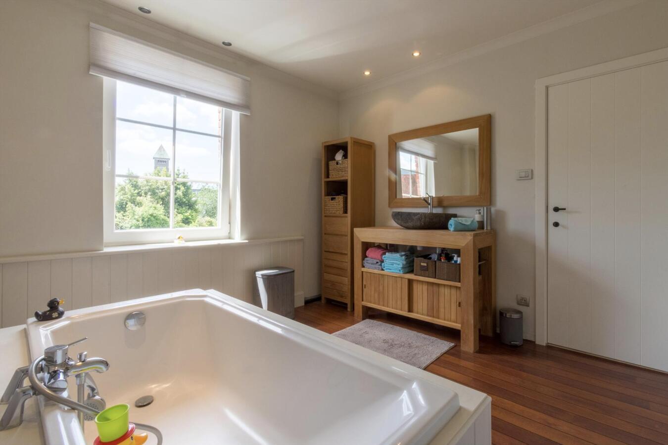 Instapklare woning met zonnige tuin op toplocatie 