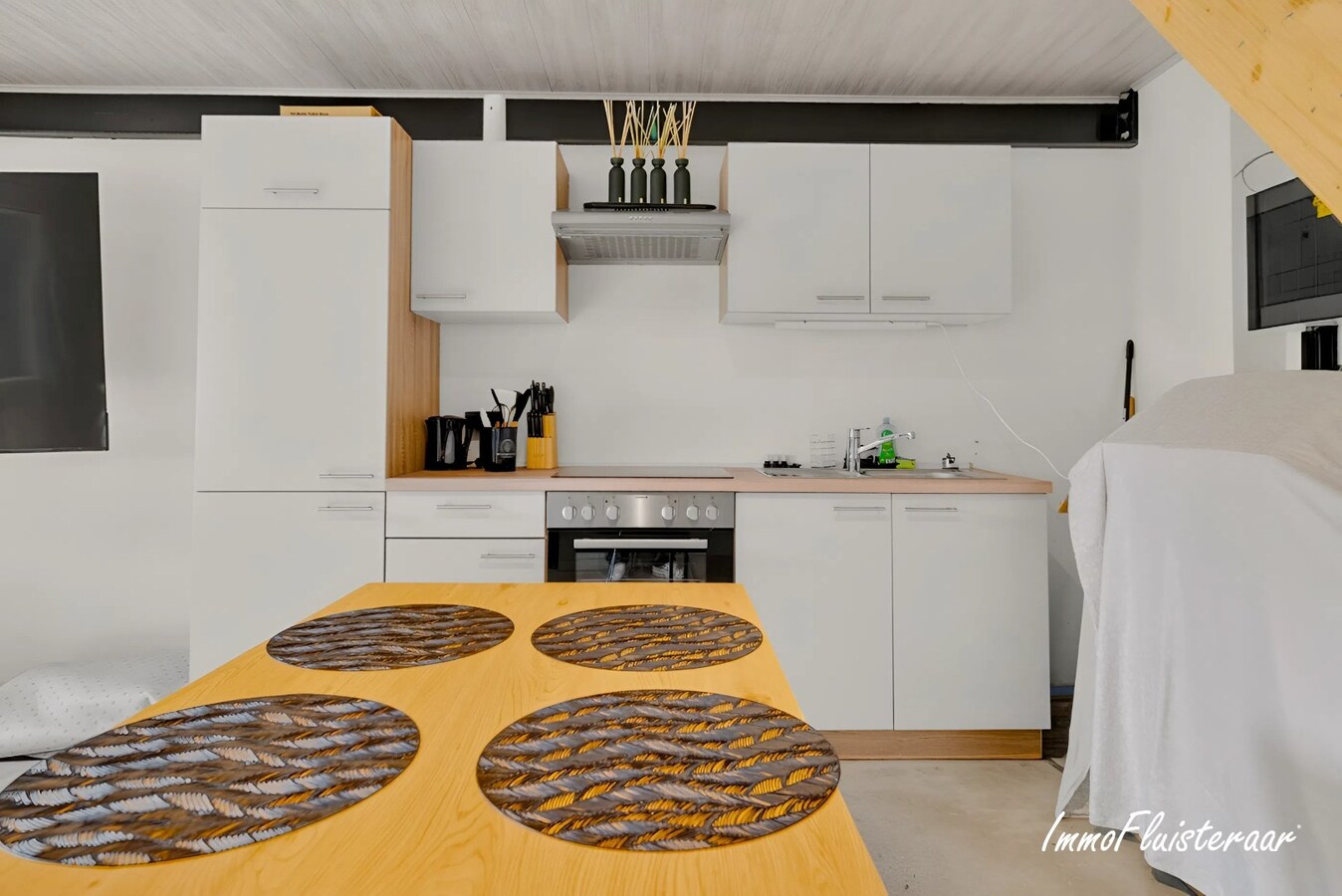 Prachtige professionele paardenaccommodatie op ca. 10 ha te Oudbergen 