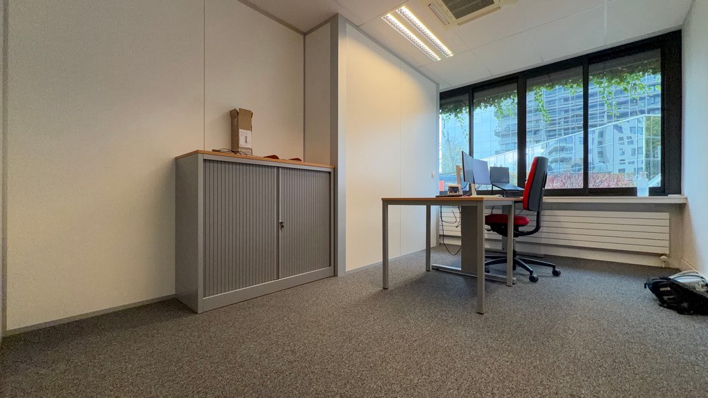 Gelijkvloerse kantoren te koop langs Singel in Antwerpen