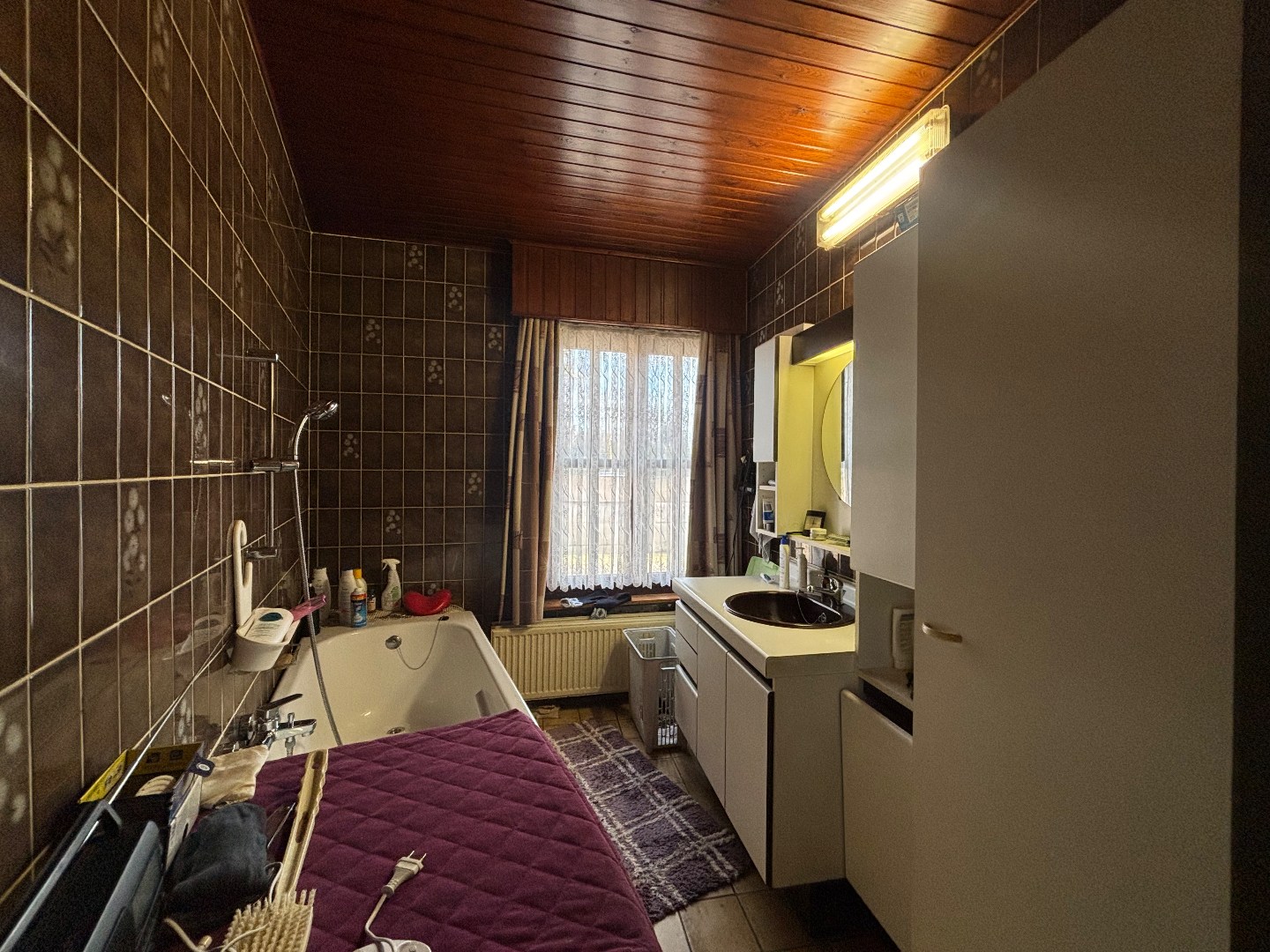 Gelijkvloerse woning met 2 slpk., garage en carport nabij centrum Mol 