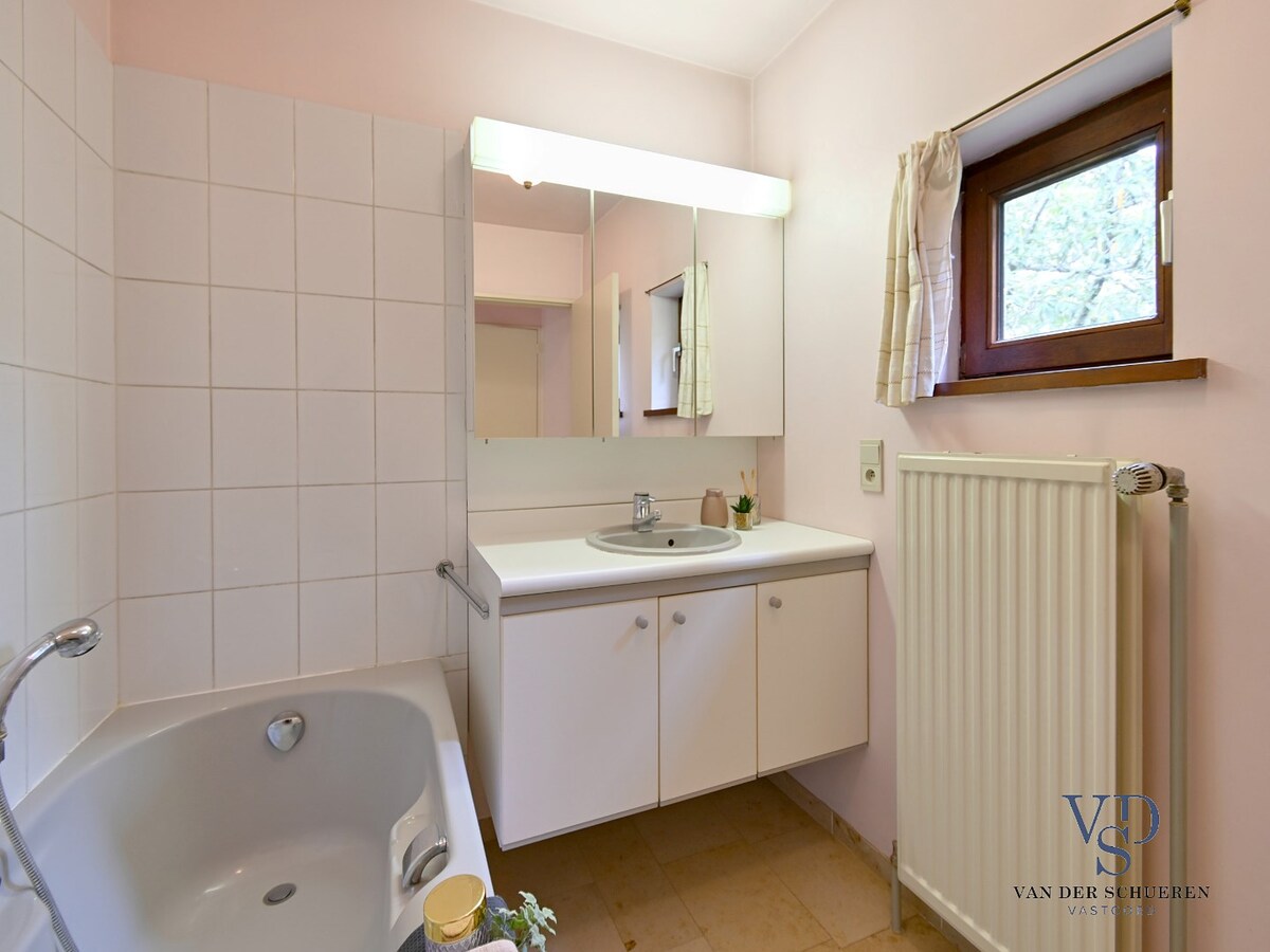 Knappe villa in 't groene Schelderode (EPC van 216 !). 