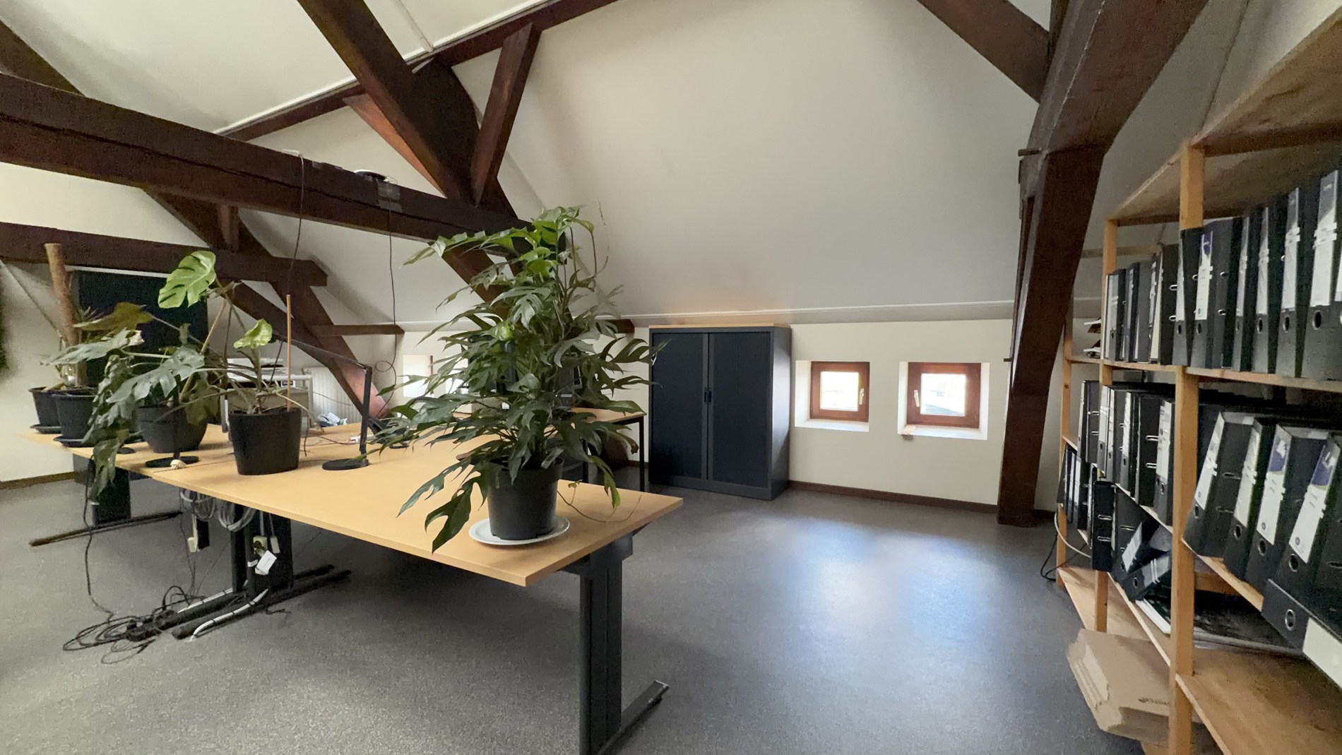 Kantoren met zicht op water in gerenoveerde kantoorvilla te huur in Gent