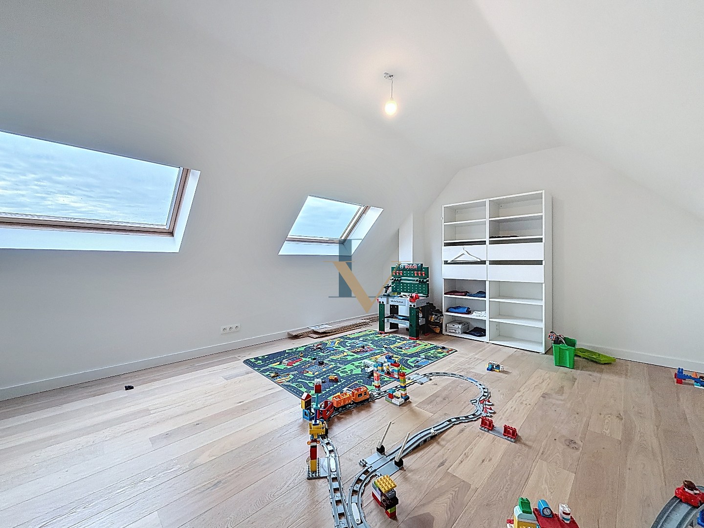 Charmante gerenoveerde rijwoning in pastoriestijl te koop in centrum Schilde 