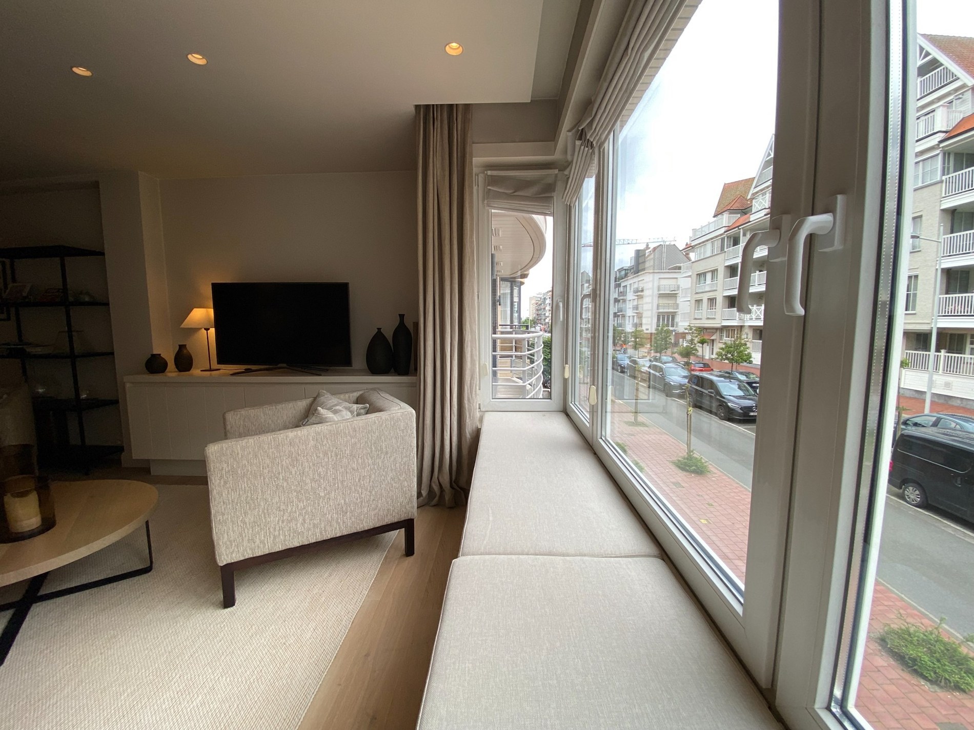 Gemeubeld - Gezellig 2 slaapkamer appartement gelegen in de Van Bunnenlaan te Knokke. 