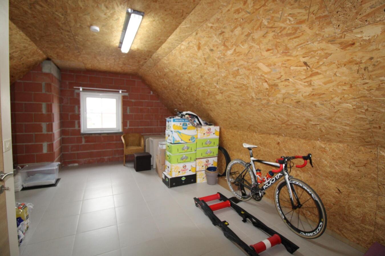 Hoekwoning met 3 slaapkamers met tuin en garage te Rumbeke 