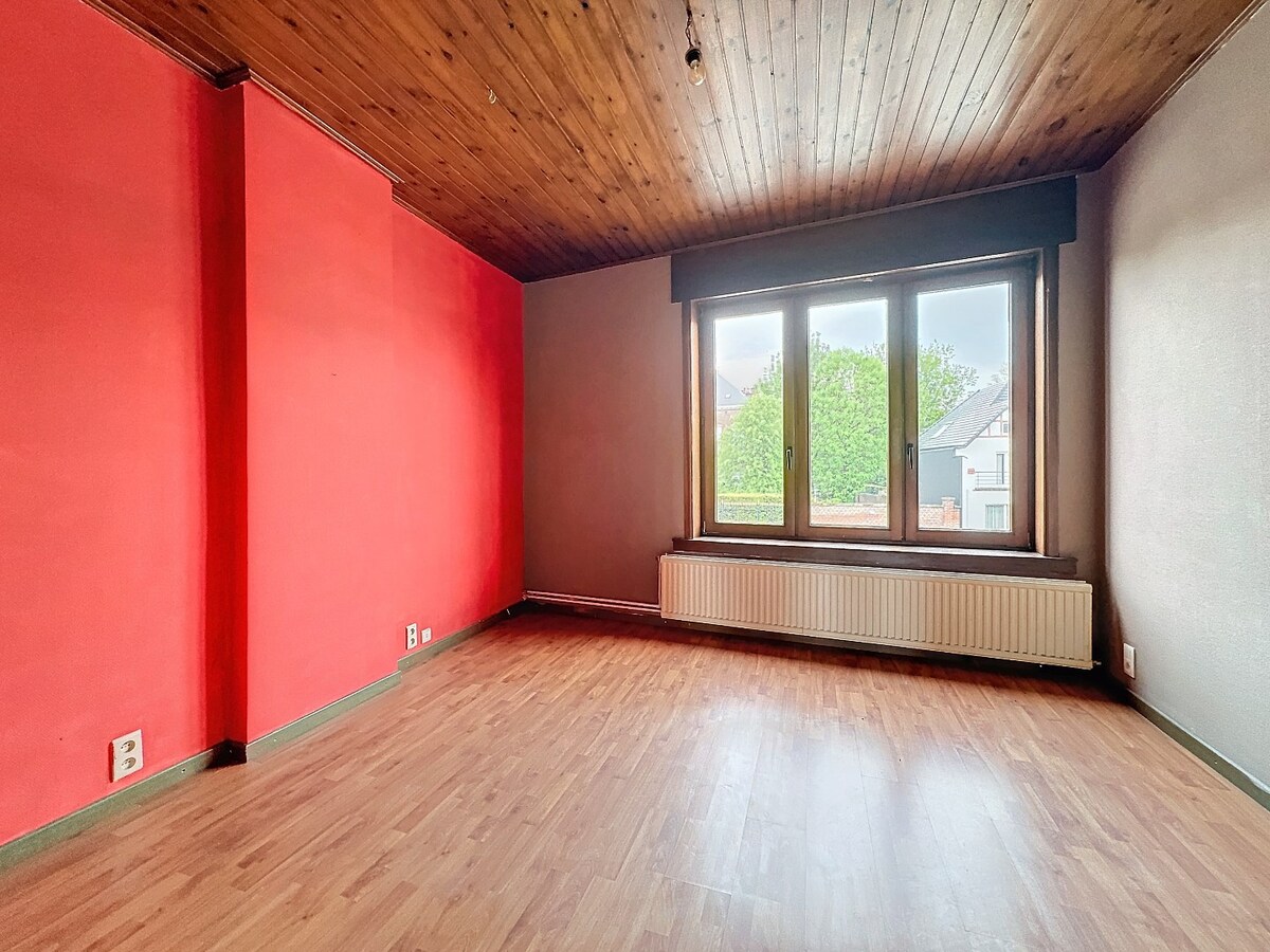 Te renoveren woning met 3 kamers en tuin centrum Herzele 