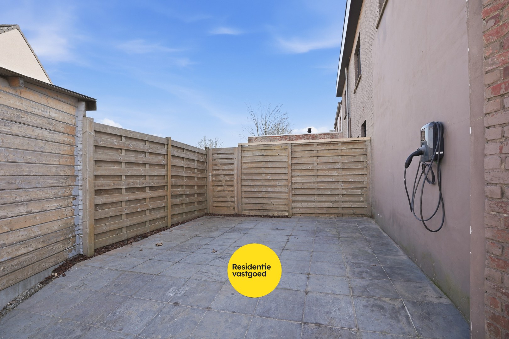 Ruime hoekwoning in het centrum van Eernegem 