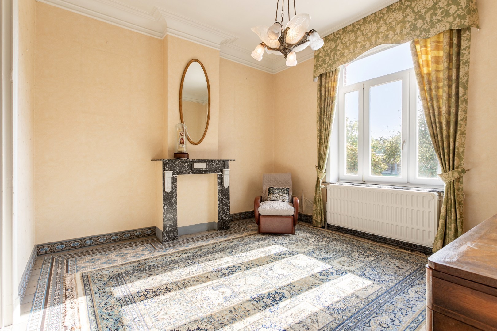 Karaktervolle, te renoveren herenhuis met enorm potentieel te Gooik 