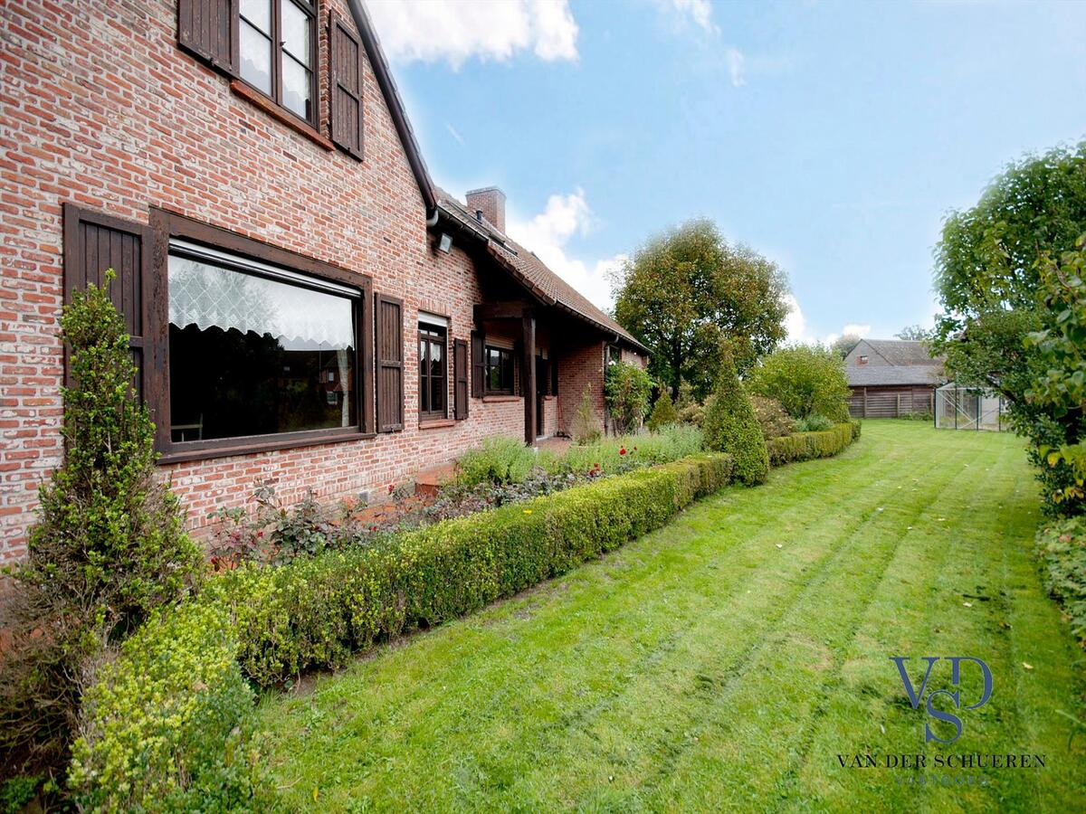 Degelijke villa op bijna 5000 m2 - exclusieve ligging nabij de Schelde in doodlopende straat ! 
