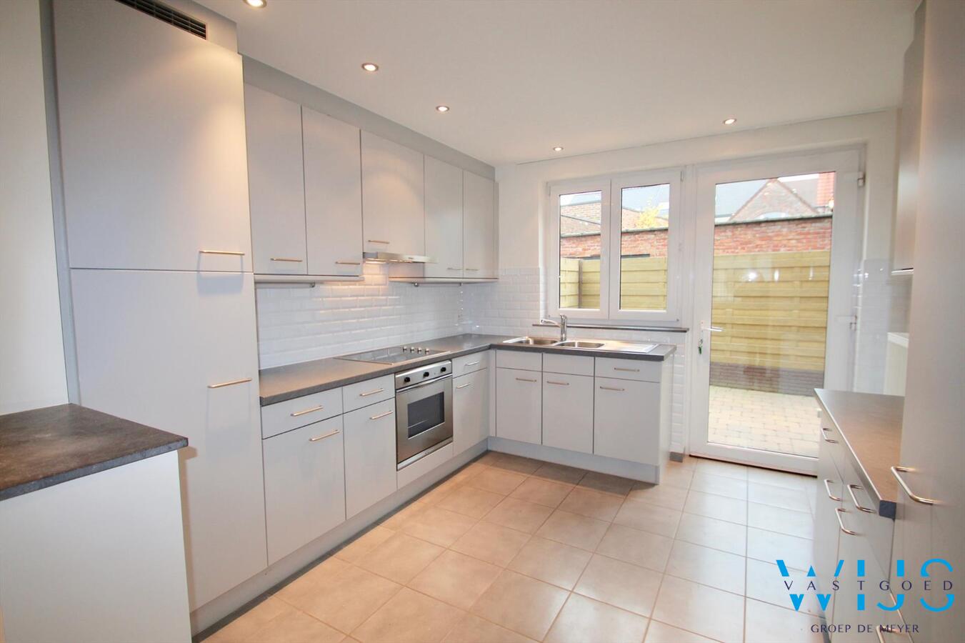 Gelijkvloers tweeslaapkamer appartement in hartje Ertvelde! 