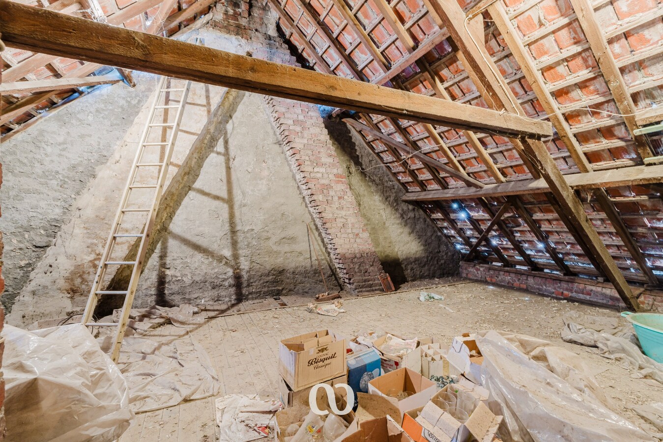 Gezellige gezinswoning met mooie tuin en garage nabij centrum Oudenaarde 