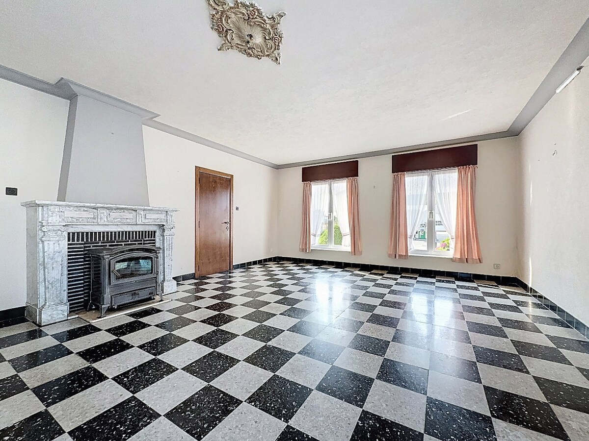 Karaktervolle woning met grote garage nabij centrum St.-Lievens-Houtem 