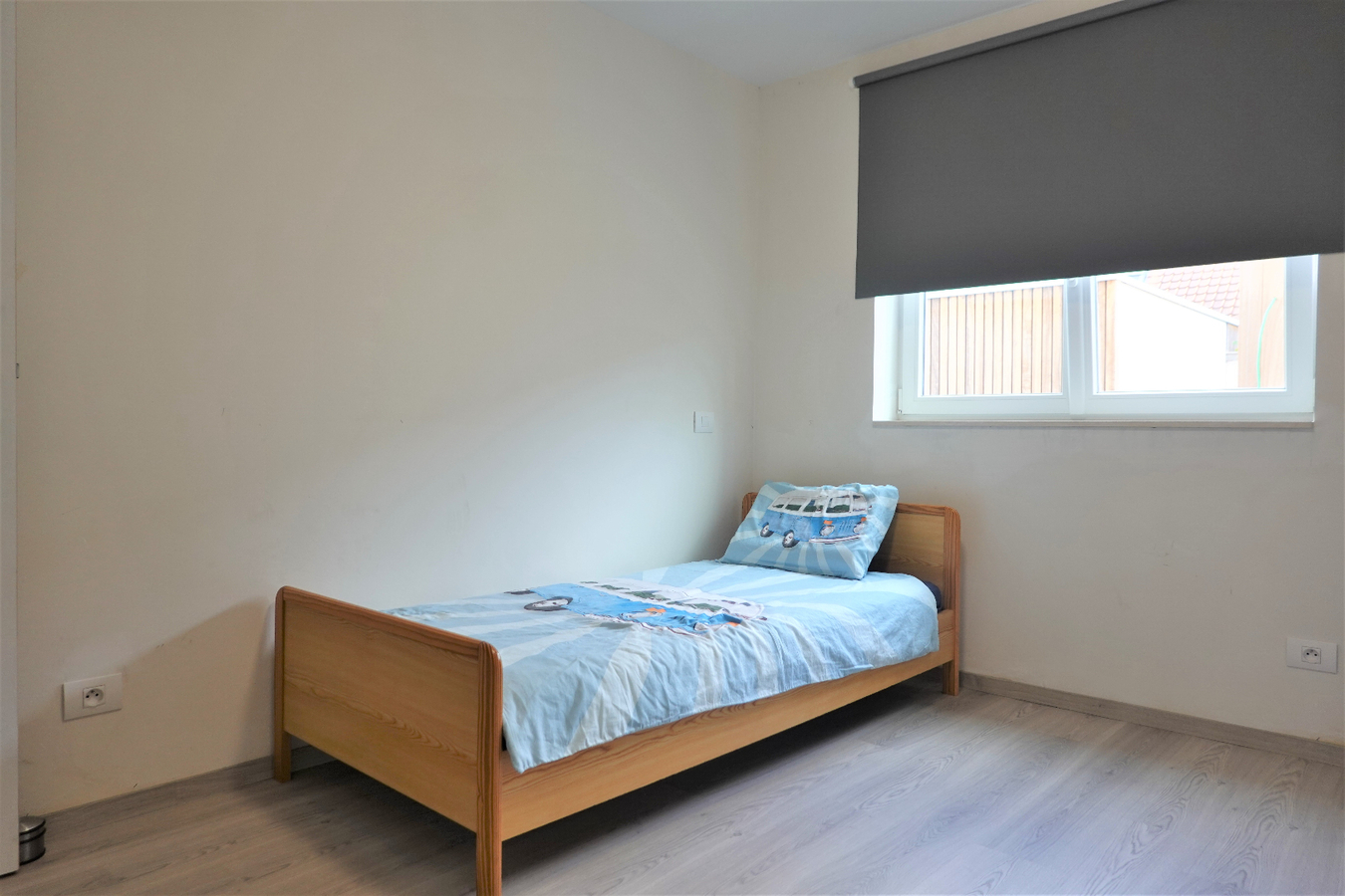Recent nieuwbouwappartement met tuin te Zedelgem 