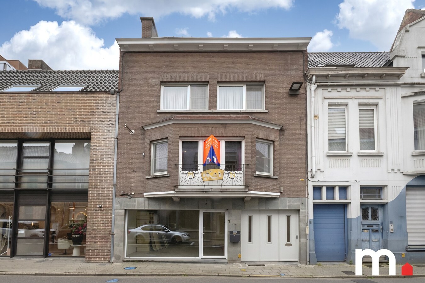 Lichtrijk instapklare woning EPC C  te Roeselare met 3 slaapkamers, zonnepanelen, Garage en praktijk! 
