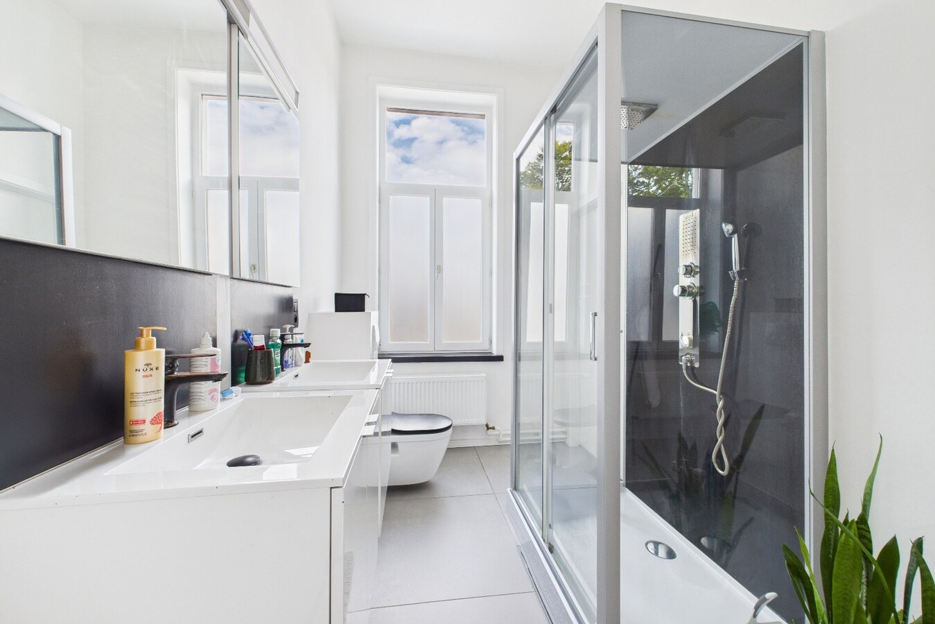 Charmant en volledig gerenoveerd herenhuis met stadstuin nabij het centrum ! 