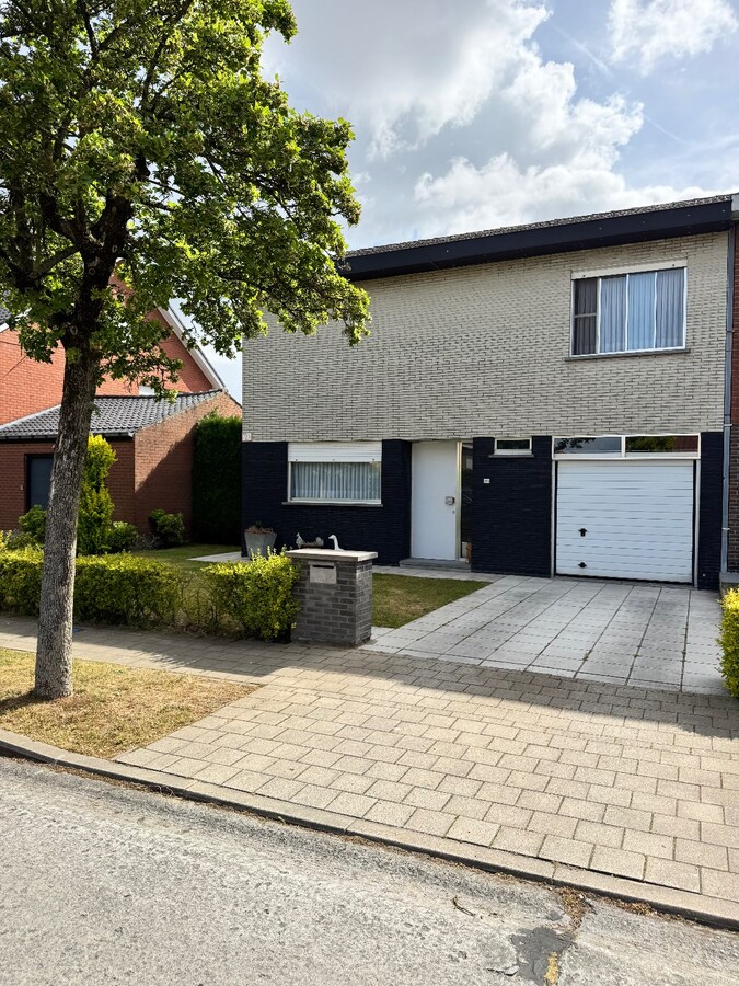 Woning met 4 slaapkamers en garage 