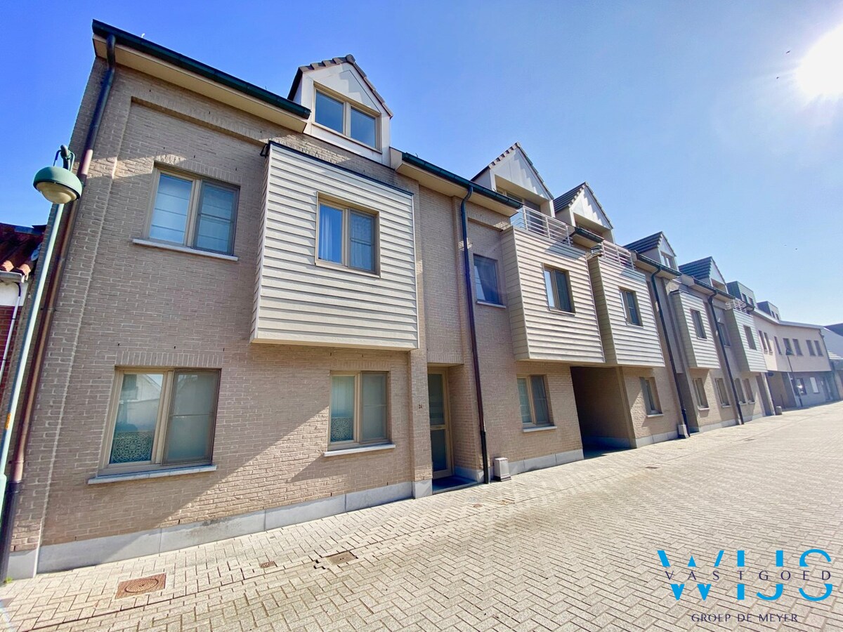 GELIJKVLOERS appartement met 2 slaapkamers &amp; garage te Ertvelde! 