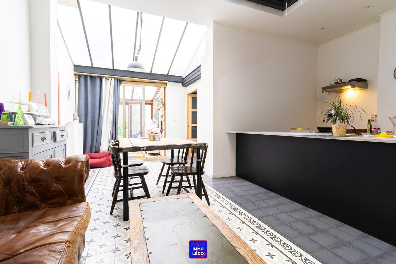 Immeuble de rapport : 3 logements et grand garage, idéal investisseurs ! 