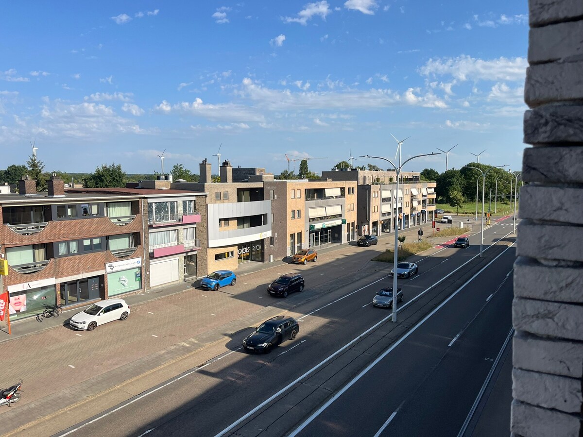 Casco+ appartement. Uniek uitzicht ! 2 slaapk., 3de verdiep. Lift. Verkoop met REGISTRATIE (geen BTW) ! 