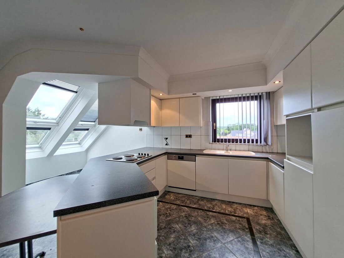 Ruim 3 slaapkamer duplex appartement te Lanaken 