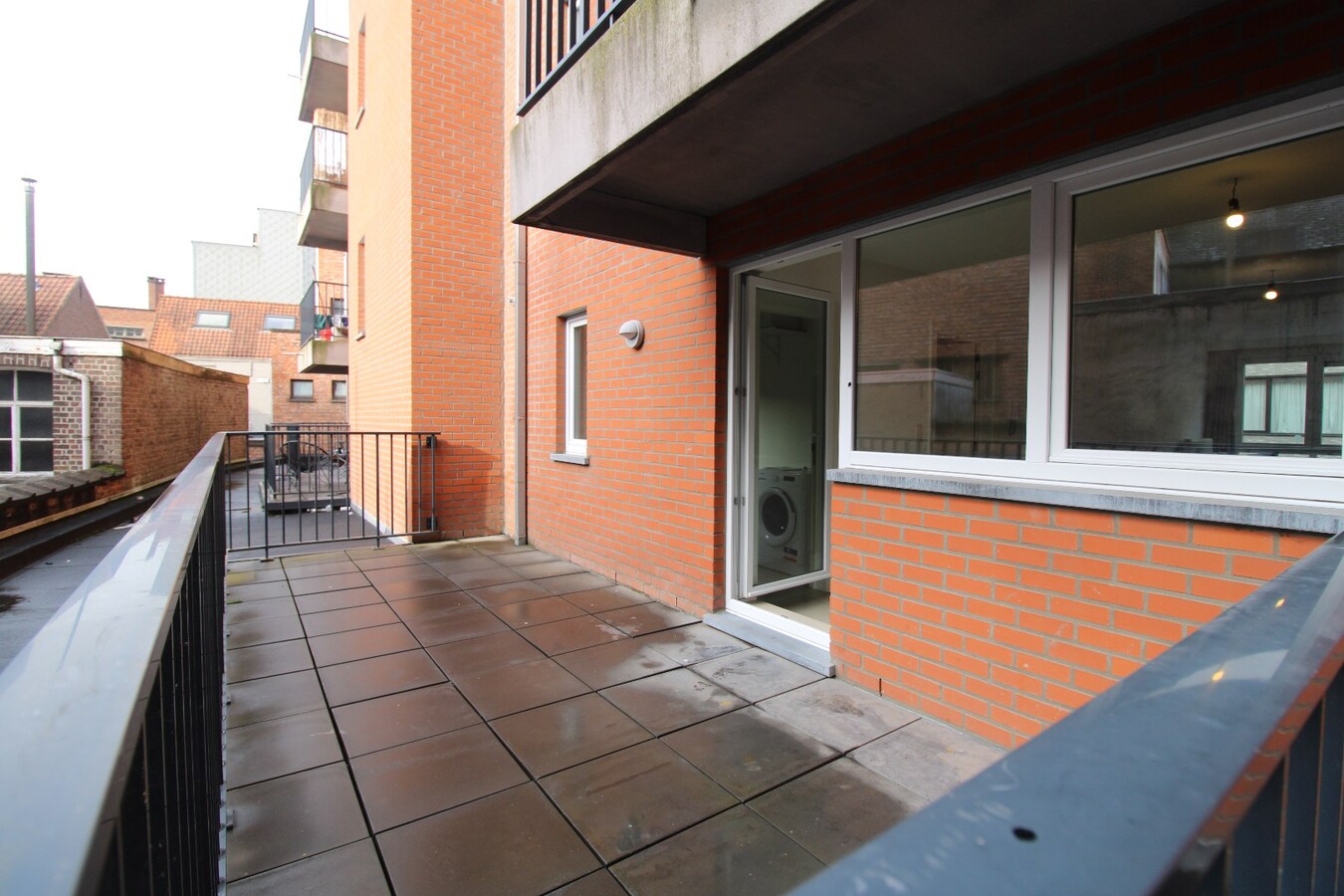 Appartement met twee slaapkamers en autostaanplaats in centrum Roeselare 