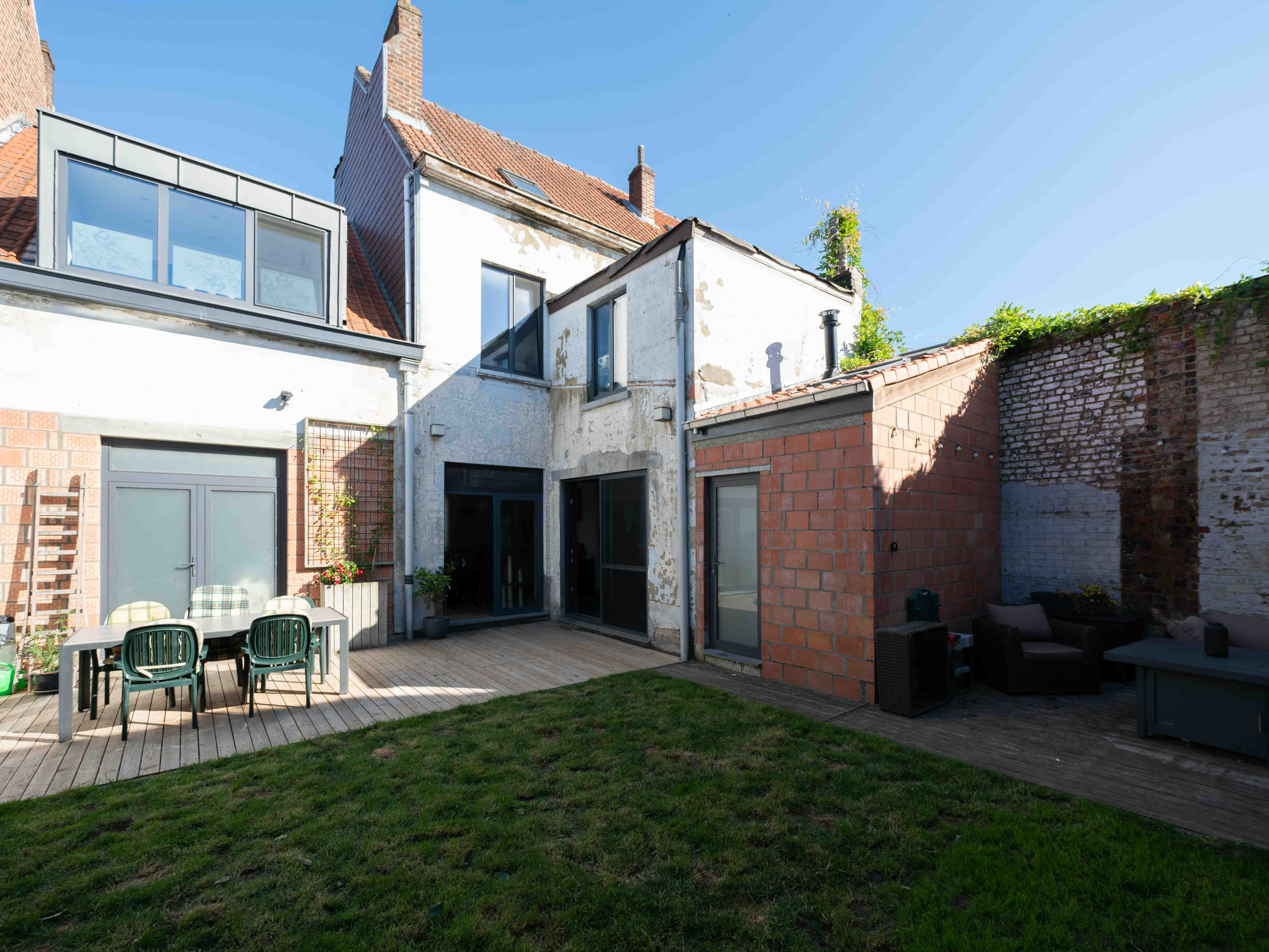 Volledig gerenoveerde woning met 4 kamers, tuin en garage 