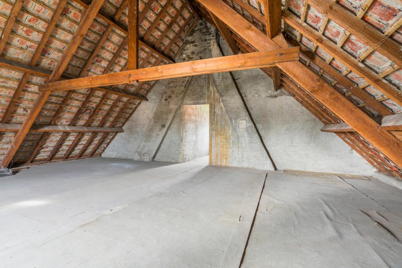 Rustige gelegen open bebouwing met bouwgrond op 1780 m² te Koekelare 