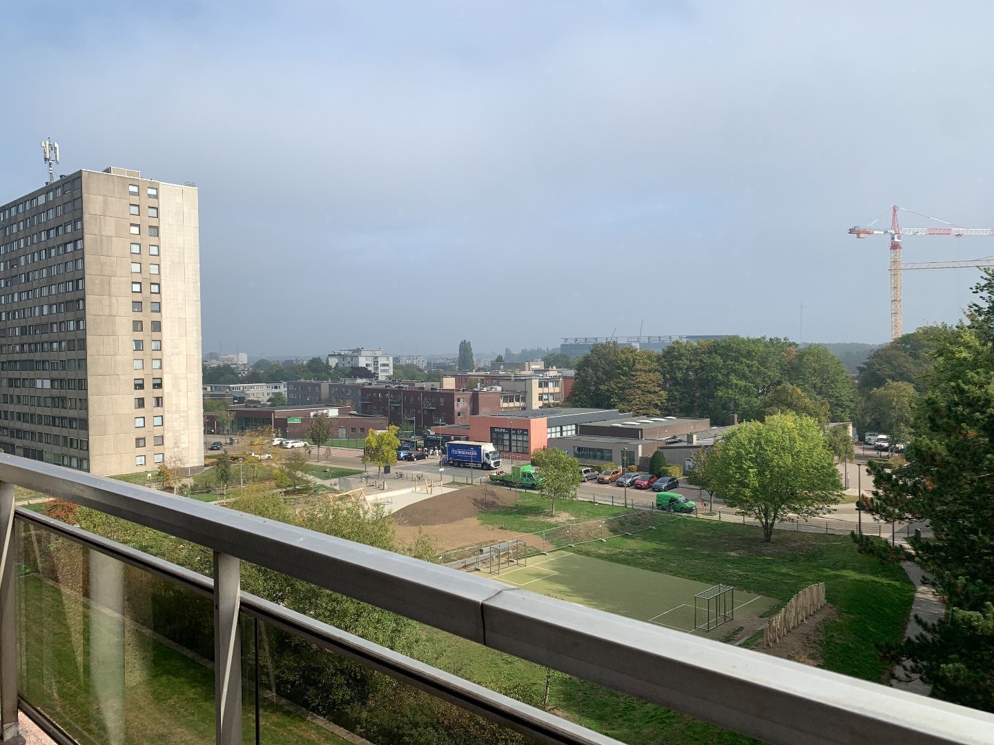 Recent gerenoveerd  drie slaapkamer appartement  met vrij zicht op Bosuilplein en ruim terras 