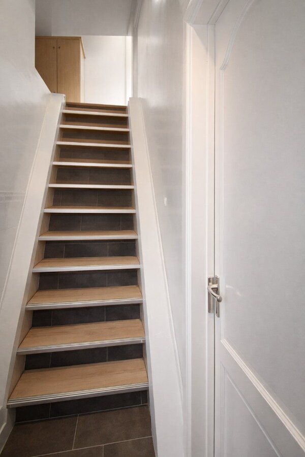 Te koop: Centraal gelegen stadswoning met drie slaapkamers en dakterras in hartje Sint-Niklaas! 