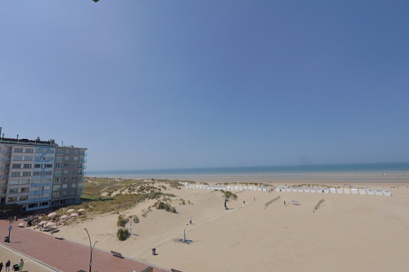 De res. Pure Sea: 7 luxe appartementen met frontaal zeezicht in Oostduinkerke. 