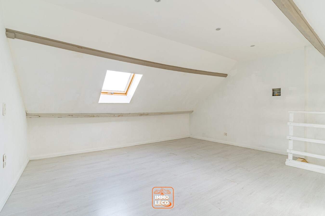 Maison 4 chambres avec jardin, dans une rue avec facilités de stationnement 