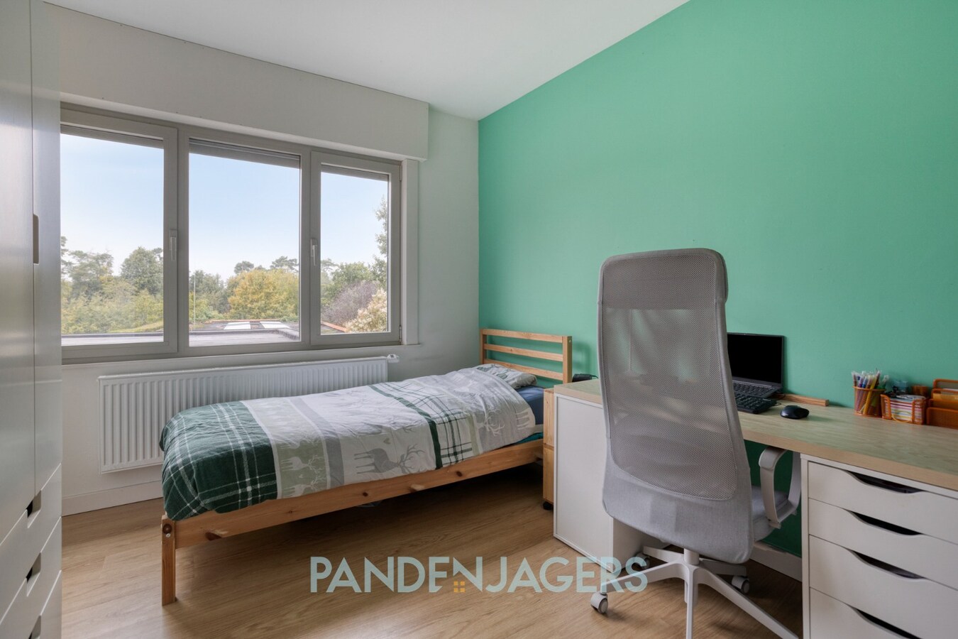 Gerenoveerde woning met uitzonderlijk groot magazijn op unieke locatie te Duffel 