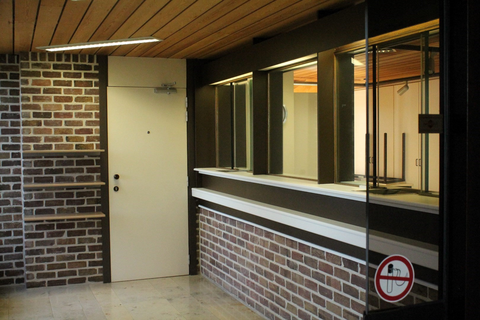 Commerciële ruimte van 134 m² met bijhorende parkingplaatsen 