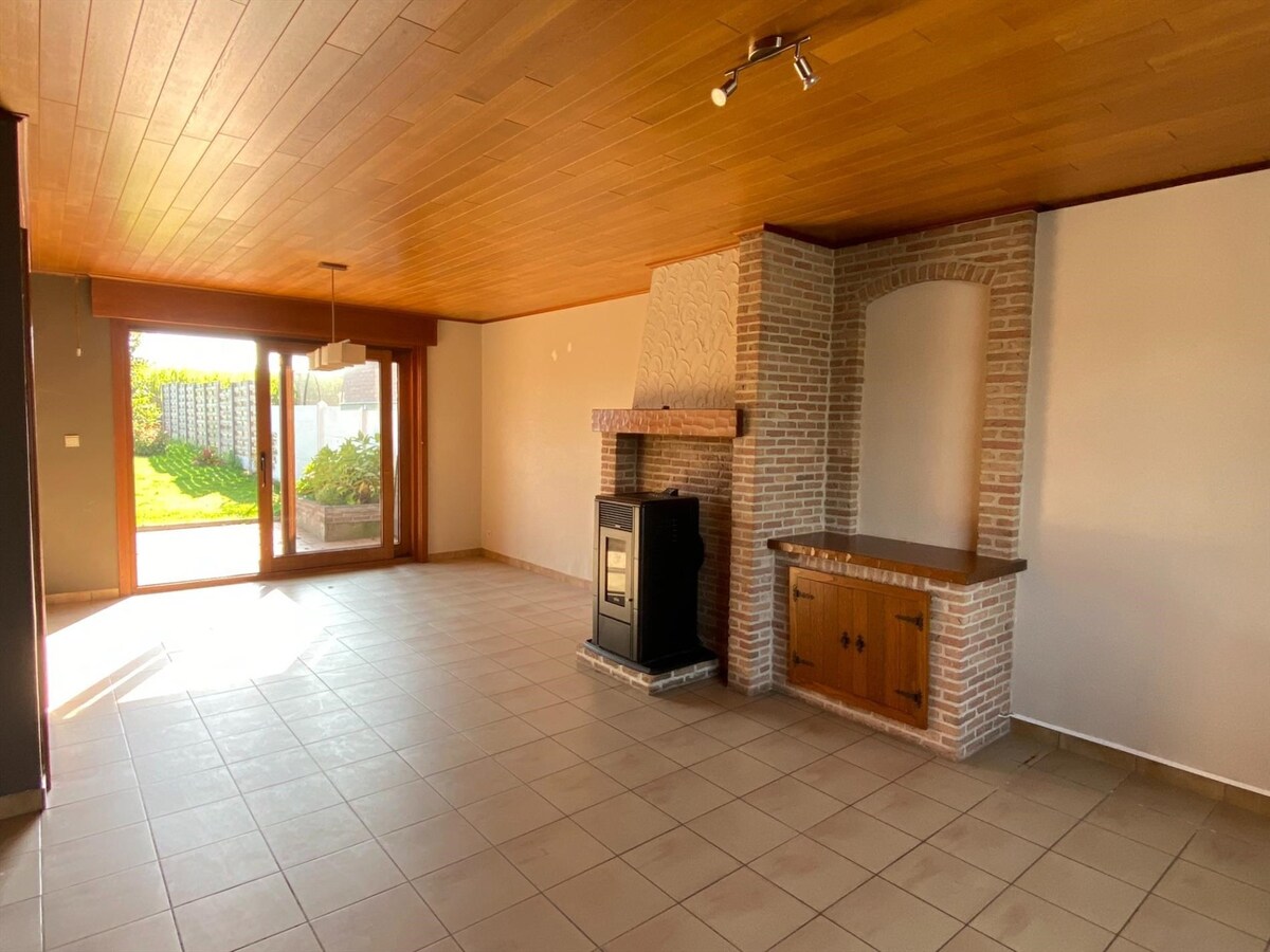 Rustig gelegen woning met garage en zonnige tuin te Poperinge 