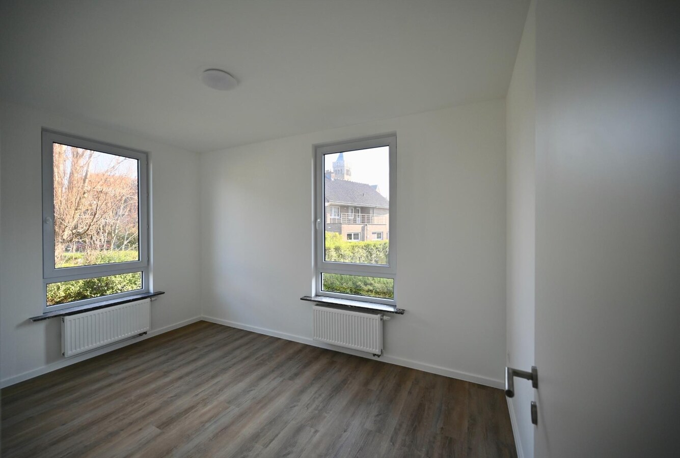 MAGNIFIEK GERENOVEERD APPARTEMENT MET GARAGE OP ZUCHT VAN ZEE 