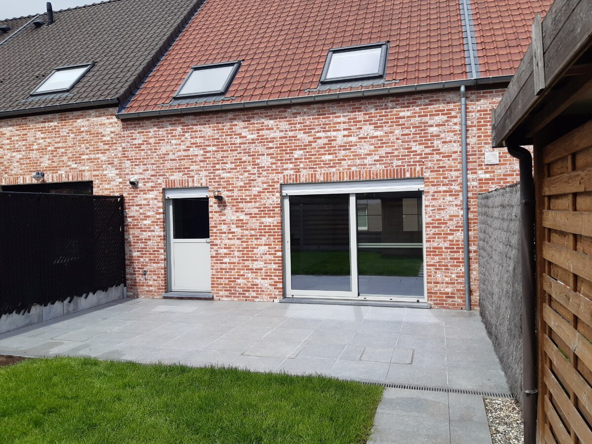 Degelijke, goed gelegen woning. 