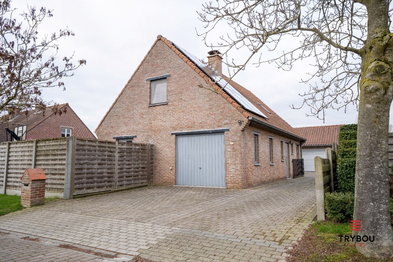 Instapklare gezinswoning met ruime tuin en dubbele garage in Poelkapelle 