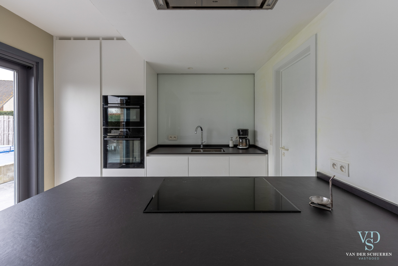 Energiezuinige, eigentijdse villa met zwembad. 