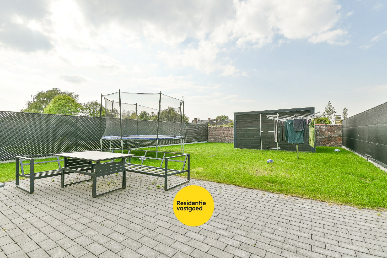 Halfopen nieuwbouwwoning in Eernegem met tuin en 3 slaapkamers 