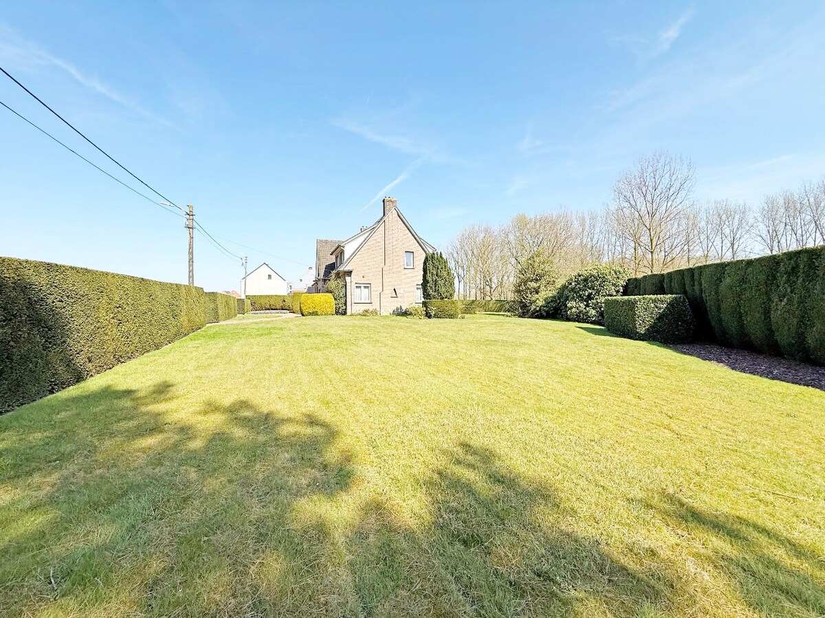 Sixties villa met opslagruimte/garage en zicht op Cotthem 