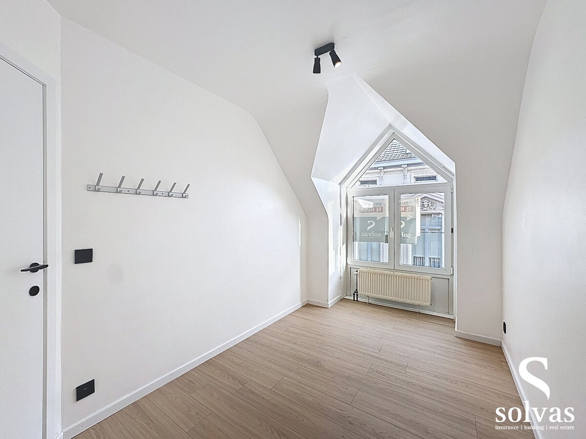 Knap dakappartement met twee slaapkamers en prachtig uitzicht 