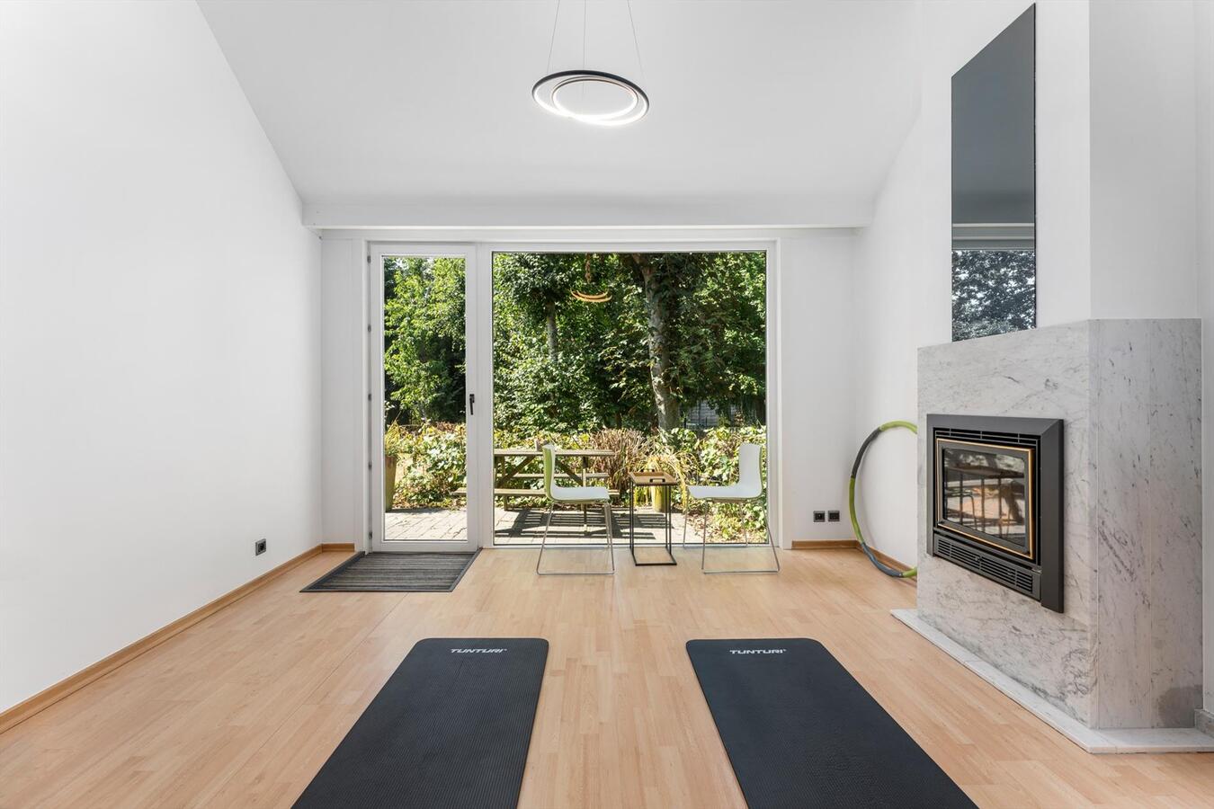 Zéér rustig gelegen woning met 5 slaapkamers en kantoorruimte te Kortemark 