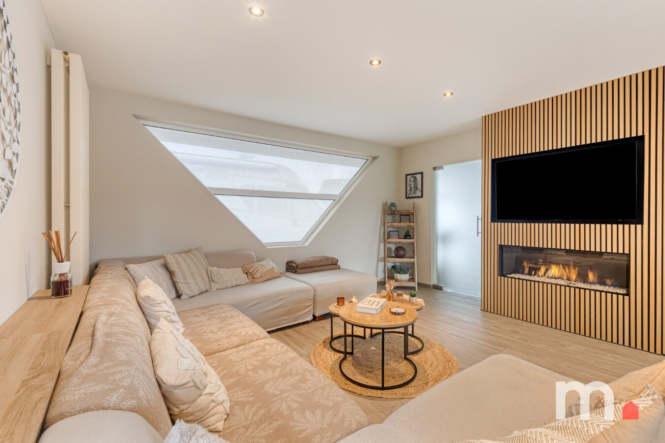 Unieke Villa te Roeselare in een doodlopende straat op 578m² met zonnepanelen en EPC B  ! 