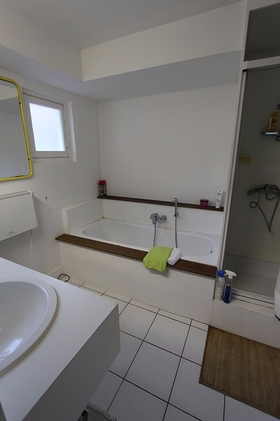 Woning met 3 slaapkamers en koer te Roeselare 